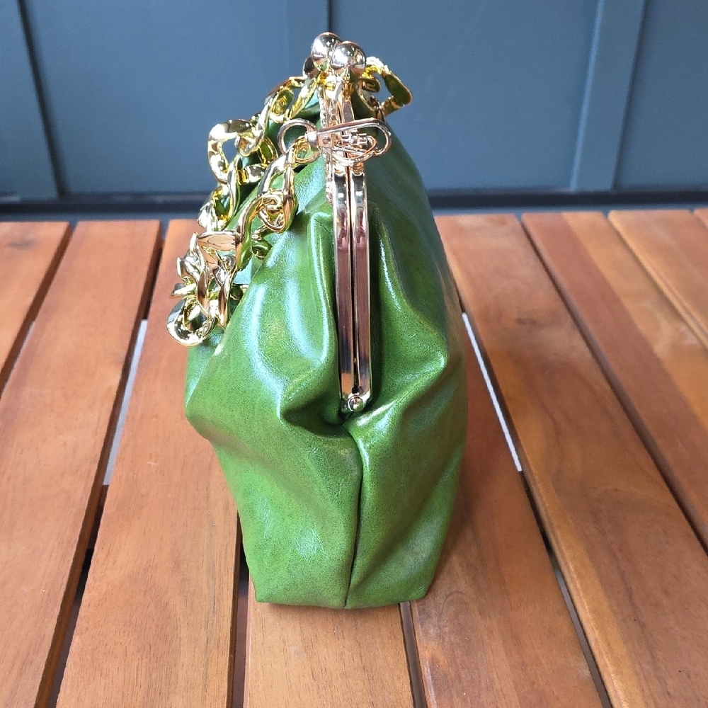 Elegant Green Bag With Gold Chain - Picture 6 of 10